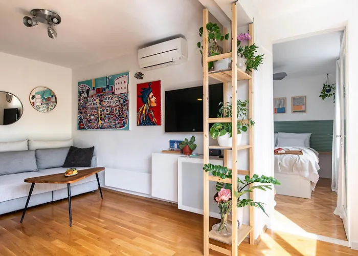 The Base - Bright 2Br, Near Old Town, Walk To Beach