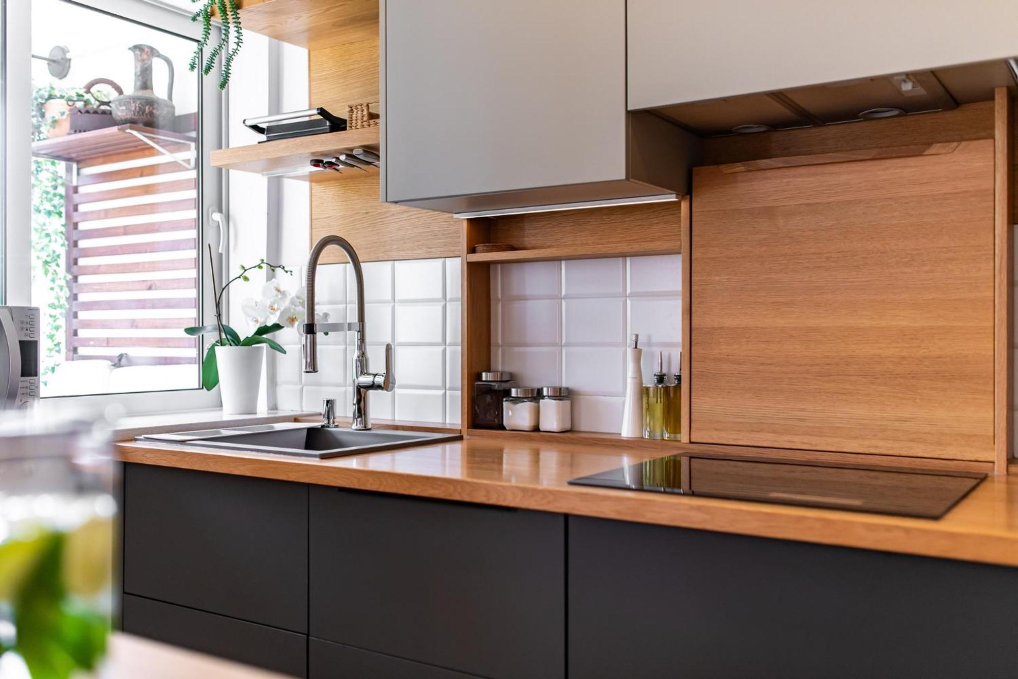 The Base - Bright 2br, Near Old Town, Walk To Apartment
