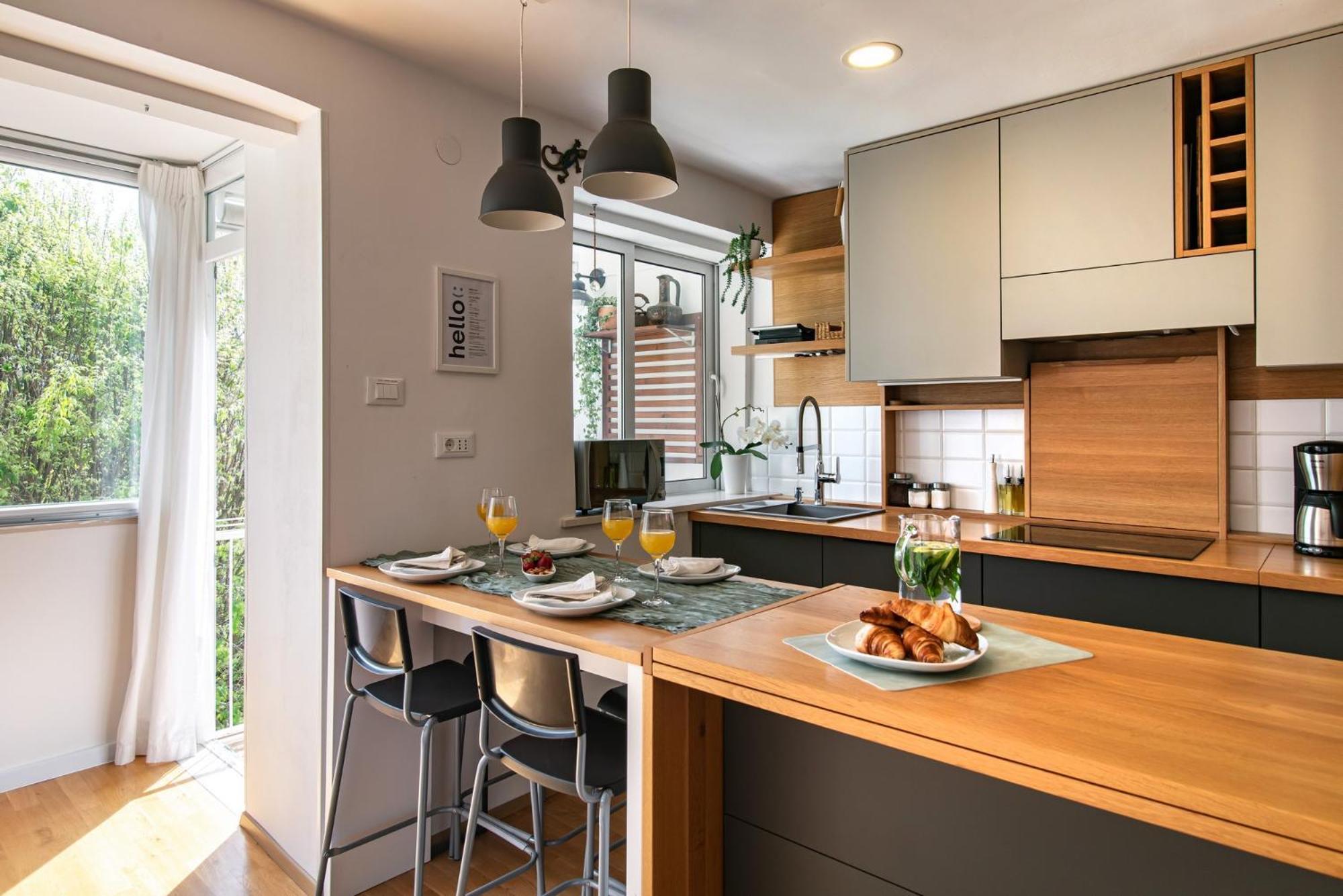 Apartment The Base - Bright 2br, Near Old Town, Walk To *