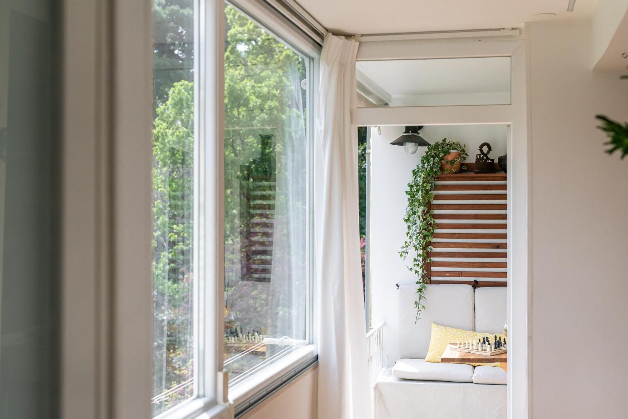 The Base - Bright 2br, Near Old Town, Walk To