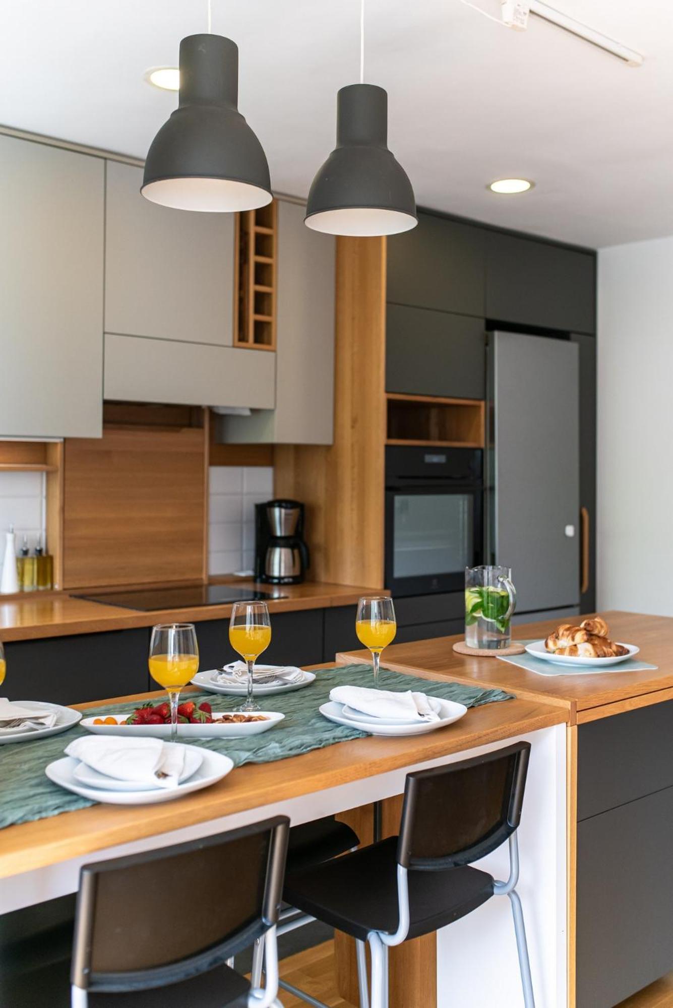Apartment The Base - Bright 2br, Near Old Town, Walk To
