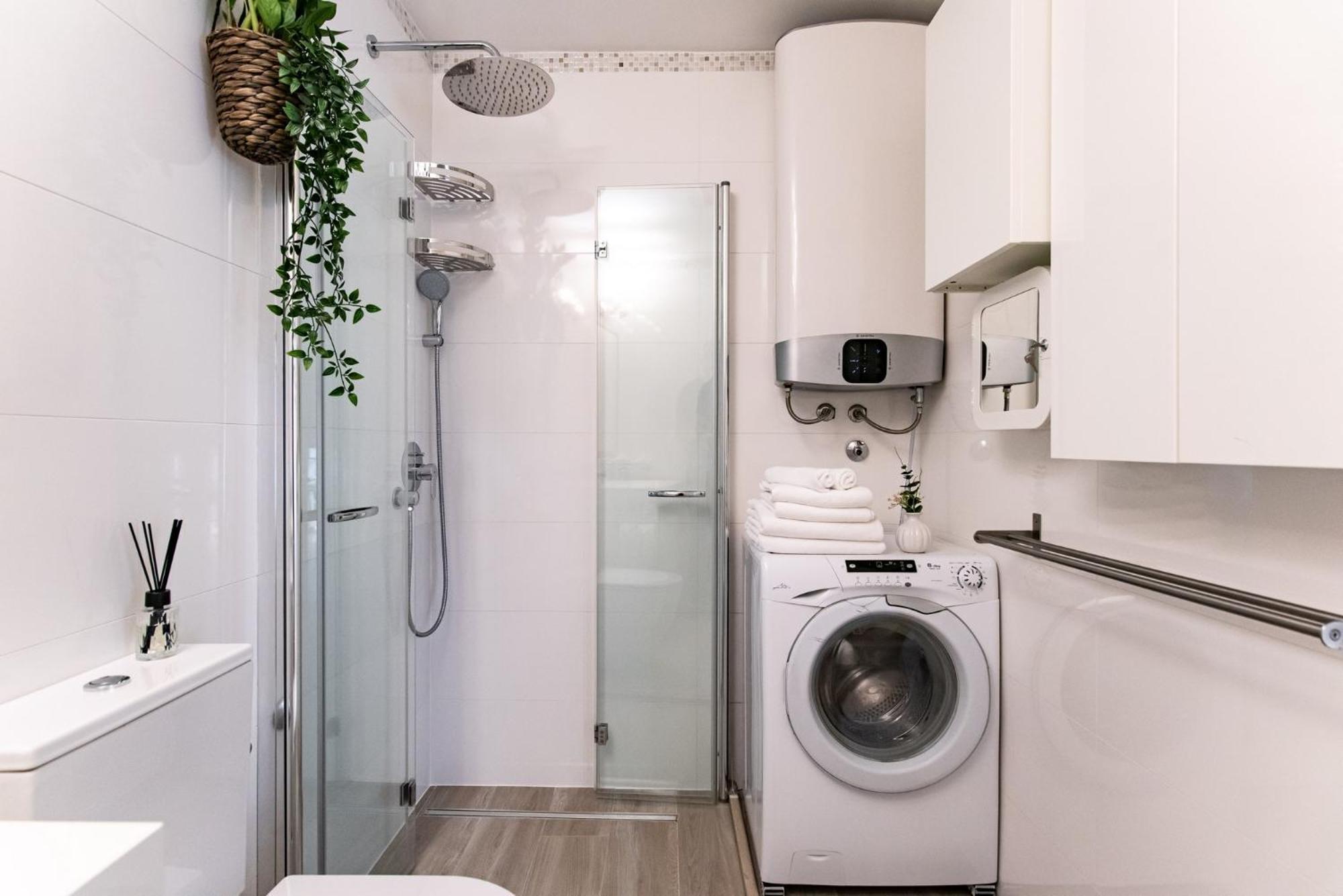 The Base - Bright 2br, Near Old Town, Walk To Apartment